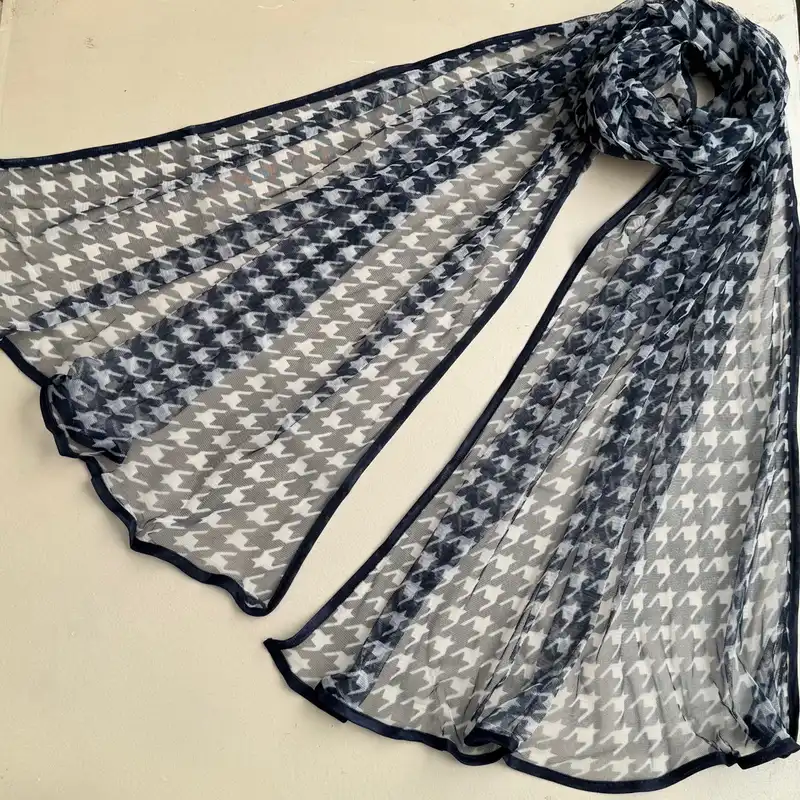 شال زنانه مدل توری مزونی پیچازی ریز دور نوار دوزی تابستانی