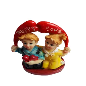 مجسمه مدل دختر و پسر قلب به دست