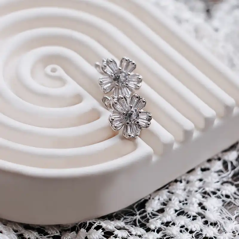 گوشواره نقره زنانه جی تی ای مدل جی نایس 30