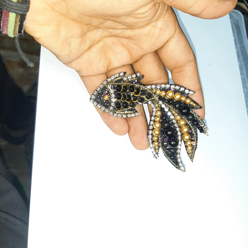 سنجاق سینه زنانه مدل bg