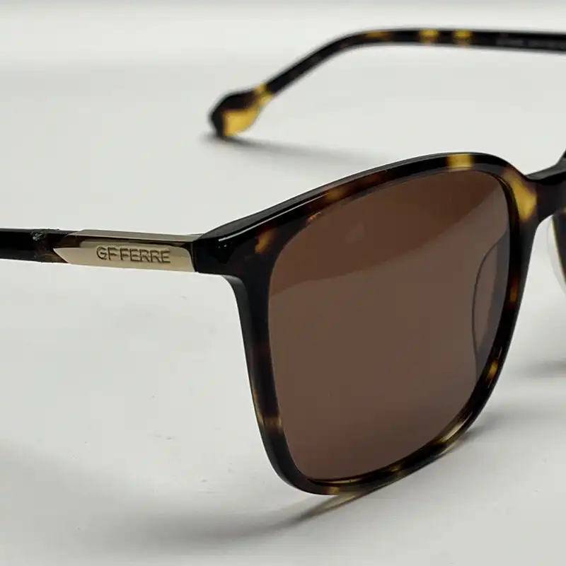 عینک آفتابی جی اف فره مدل GFF1118