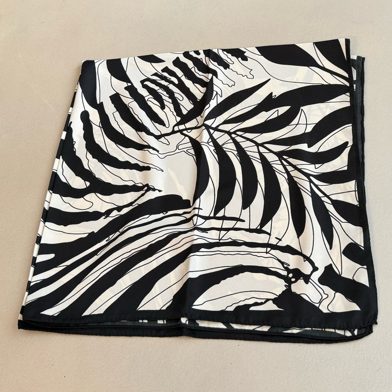 روسری زنانه طرح برگدار