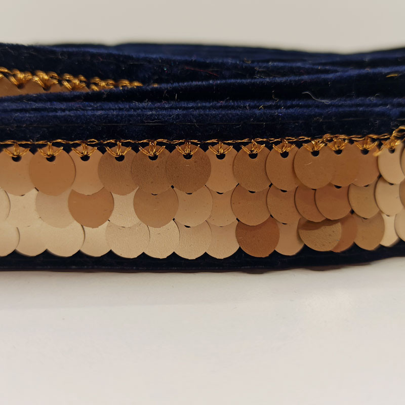 نوار یراق مدل مخمل پولکی 111 طول یک متر