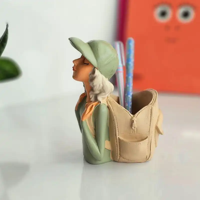 جامدادی رومیزی مدل دختر کوله پشتی