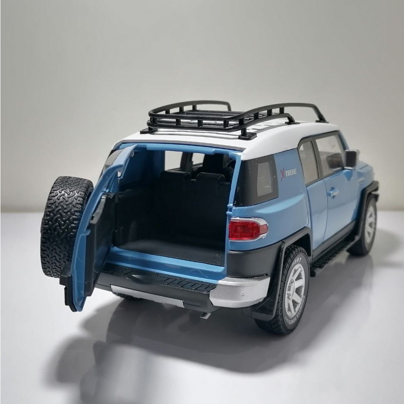ماشین بازی آفرود مدل FJ Cruiser مقیاس 1:24، بدنه فلزی و پلاستیکی، عقب‌کش، چراغ‌دار و موزیکال