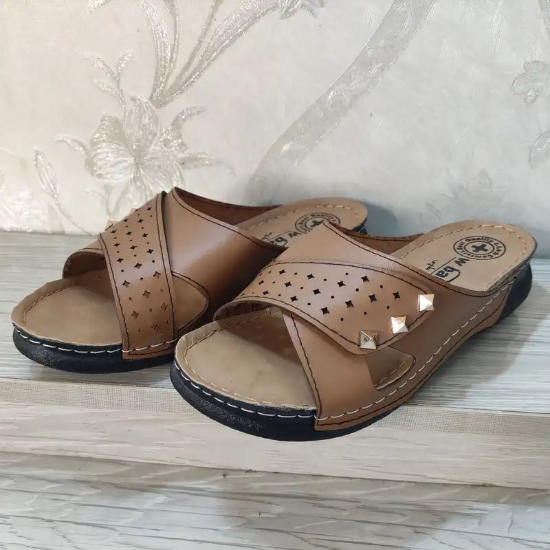 دمپایی زنانه مدل هرمی کد 12 رنگ قهوه ای