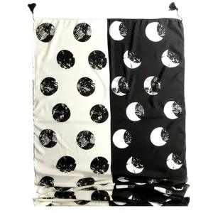 شال زنانه مدل منگوله دار طرح ماه