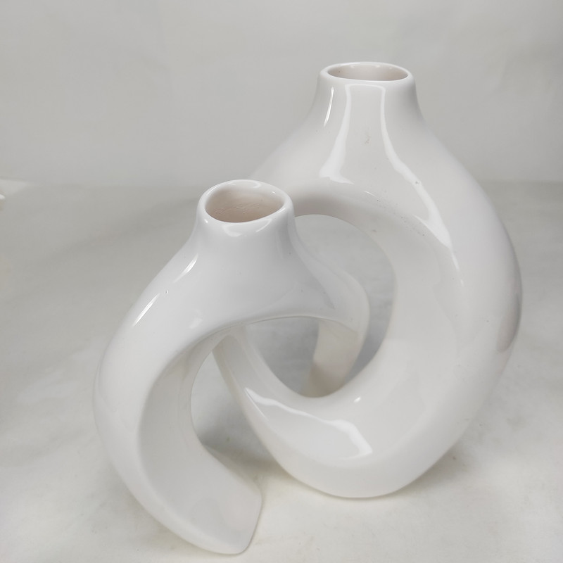 گلدان دکوری طرح مینیمال تو دلی، ست 2 عددی، ابعاد گلدان بزرگ 19×13 سانتی‌متر، ابعاد گلدان کوچک 16×12 سانتی‌متر، وزن 689 گرم