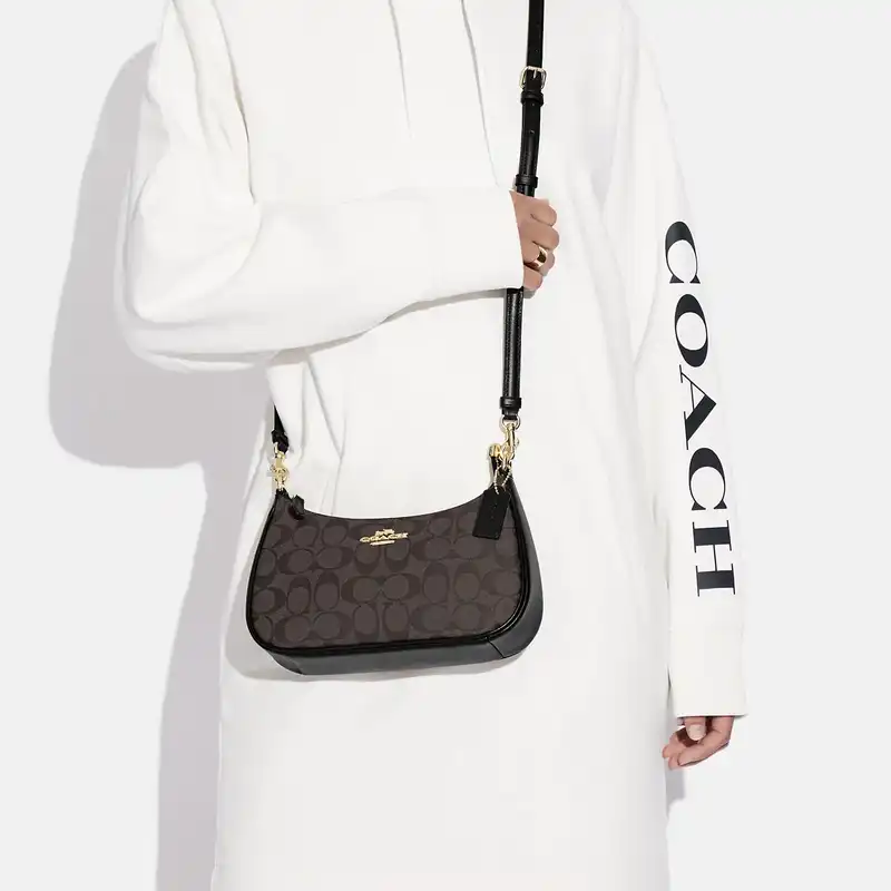 کیف رودوشی زنانه کوچ مدل B378