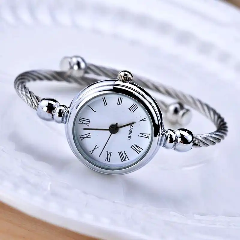 ساعت مچی عقربه ای زنانه مدل جنوا