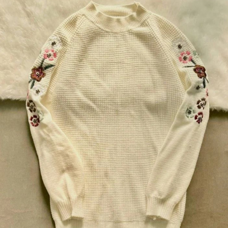 پلیور زنانه مدل گلدوزی شده