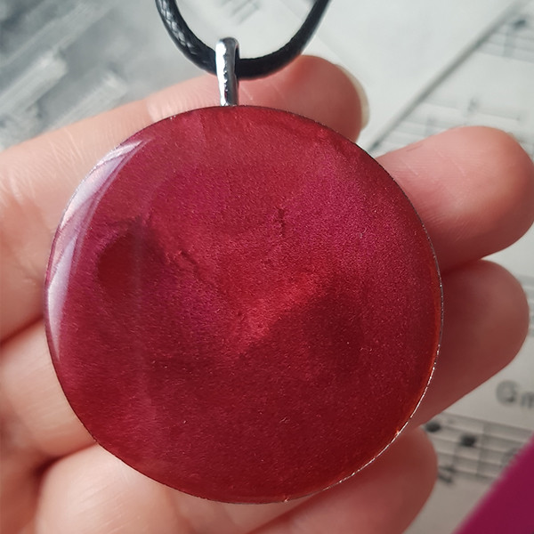 گردنبند دخترانه مدل رزینی طرح بابونه گردنبند دخترانه مدل رزینی طرح بابونه