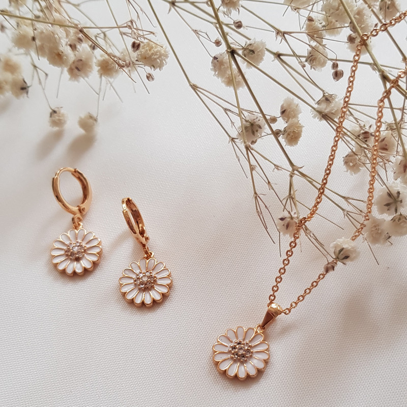 نیم ست زنانه وای اس ایکس مدل گل بابونه با زنجیر 196