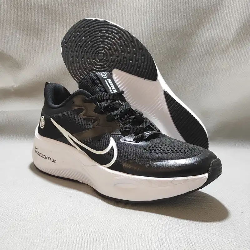 کفش پیاده روی زنانه مدل زوم ایکس اسمایلی