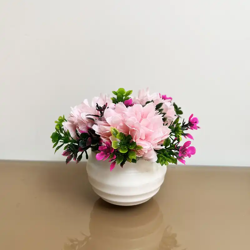 گلدان به همراه گل مصنوعی مدل سه گلی k16