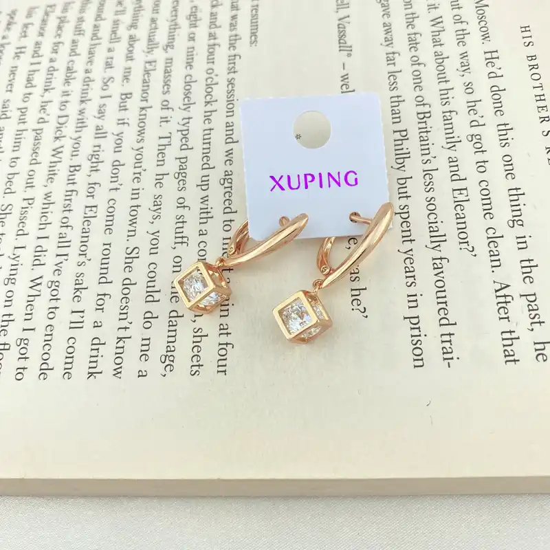 گوشواره زنانه ژوپینگ مدل تاس مکعب کد E4408