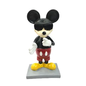 مجسمه مدل میکی موس عینکی
