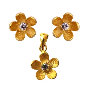 نیم ست طلا 18 عیار زنانه مدل NN111