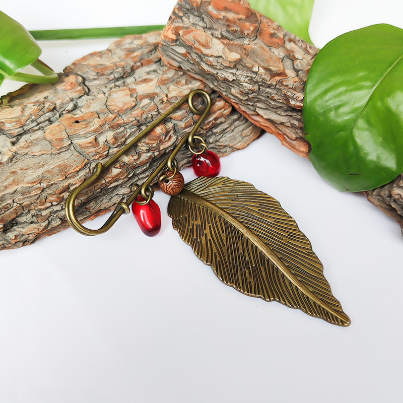 سنجاق سینه زنانه مدل برگ انار