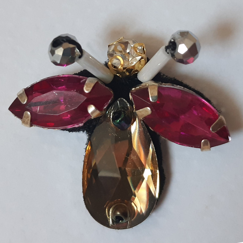 سنجاق سینه دخترانه مدل کرم شب تاب سنجاق سینه دخترانه مدل کرم شب تاب