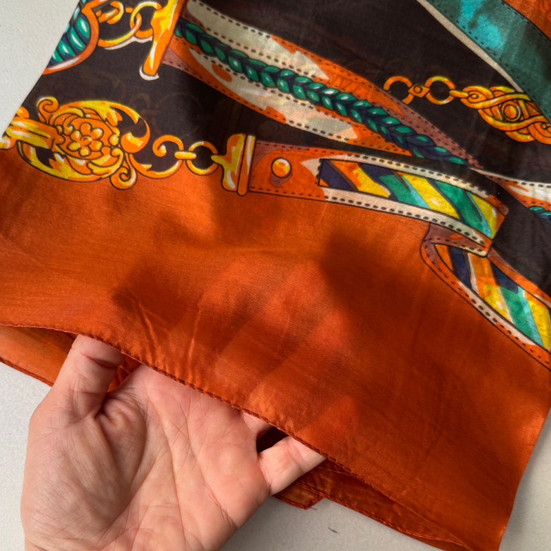 روسری زنانه مدل حریر ابرشیم زنجیره ای کد 01