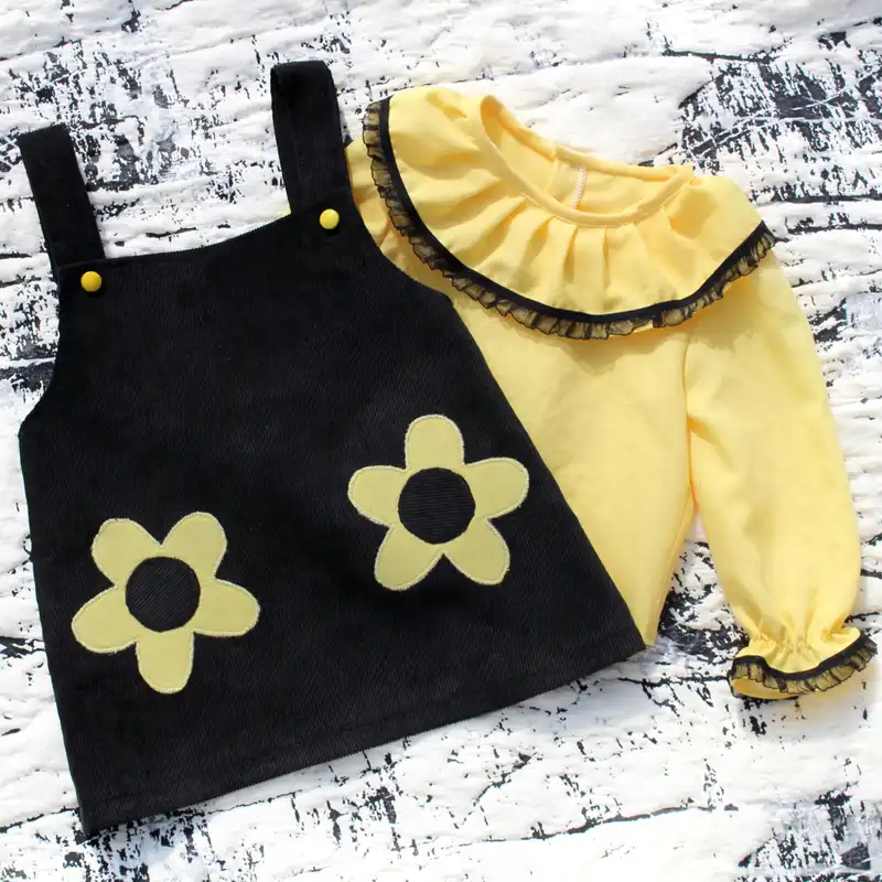 ست بلوز و سارافون نوزادی مدل گلبرگ