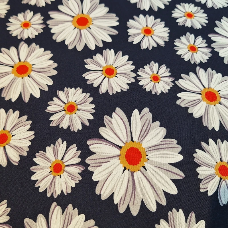 پارچه لباس عرض ۱.۵ متر مدل کودری نخی طرح گل بابونه  رنگ سرمه‌ای