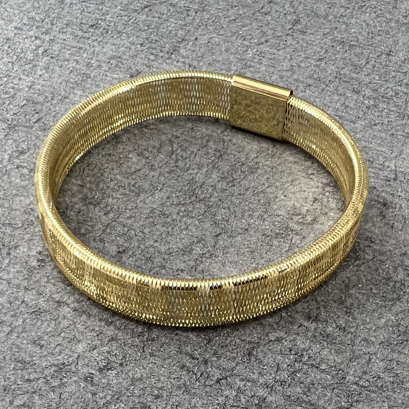 دستبند النگویی طلا 18 عیار زنانه دوست خوب مدل dk092