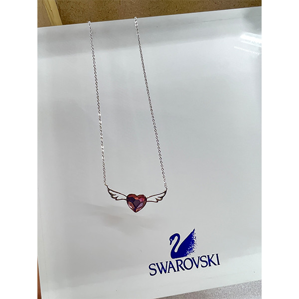 گردنبند زنانه سواروسکی مدل قلب بال دار کد 6325421