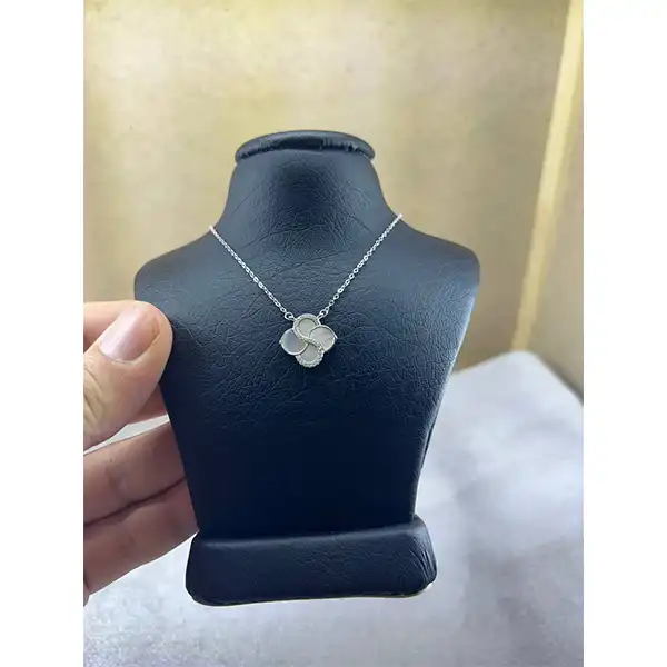 گردنبند نقره زنانه مدل گل خاص ونکلیف کد 659878