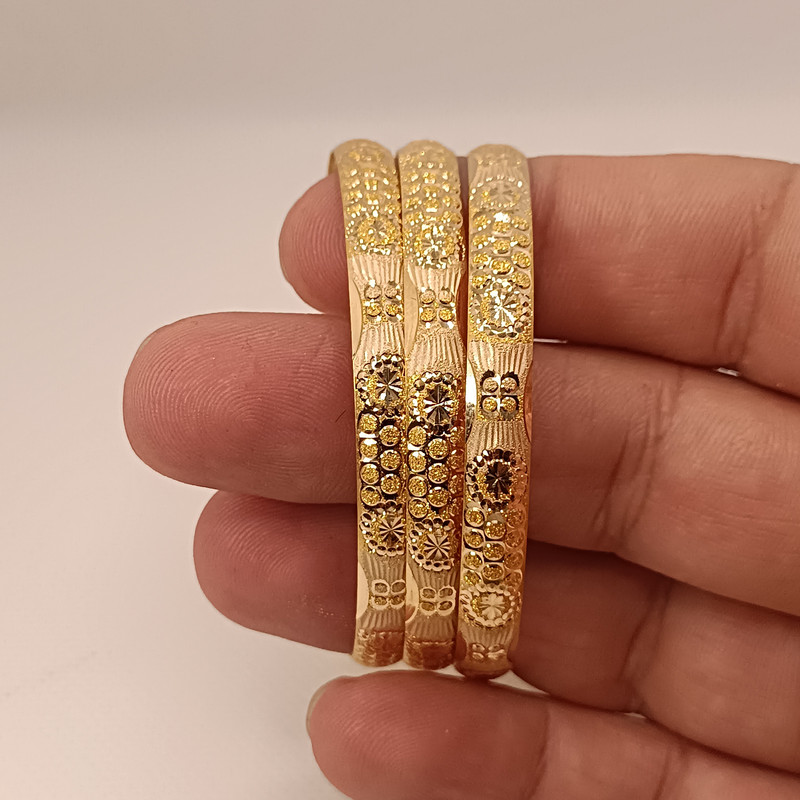 النگو طلا 18 عیار زنانه گالری طلای ونوسام مدل تراش کد C1155S2 النگو طلا 18 عیار زنانه گالری طلای ونوسام مدل تراش کد C1155S2