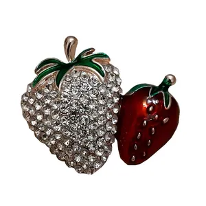 گل سینه زنانه مدل توت فرنگی 