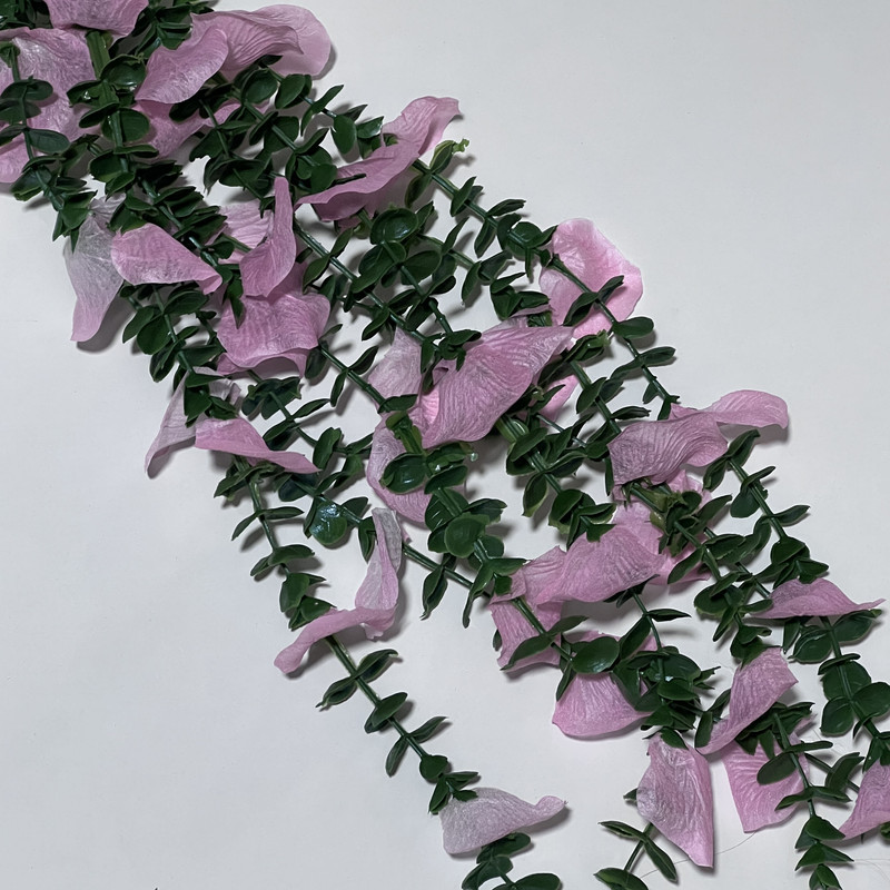 گل مصنوعی مدل آویز گلبرگ و شمشاد