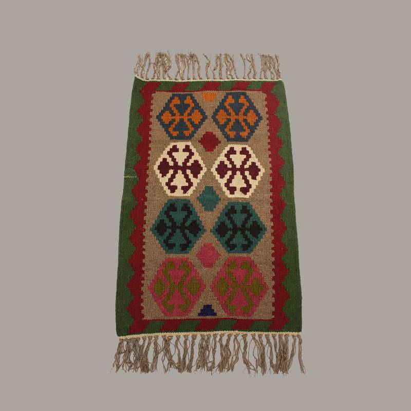 گلیم دستباف نیم متری مدل گل کد 01