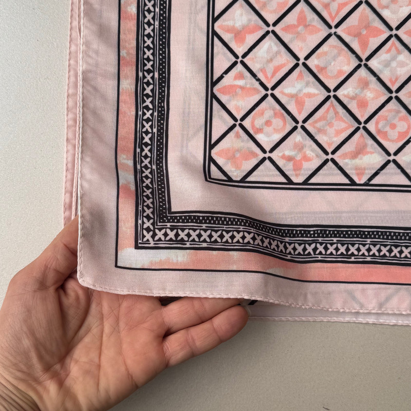 شال زنانه مدل نخی لوزی گلدار