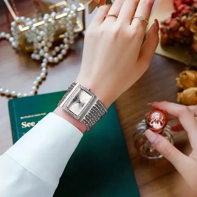 ساعت مچی عقربه ای زنانه کاچی مدل پهن کد 02