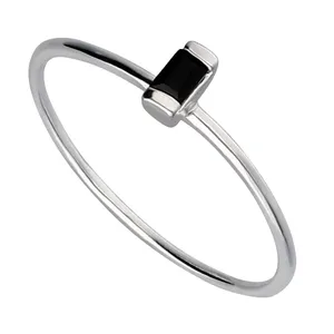 انگشتر نقره زنانه مدل تک نگین کد 5665