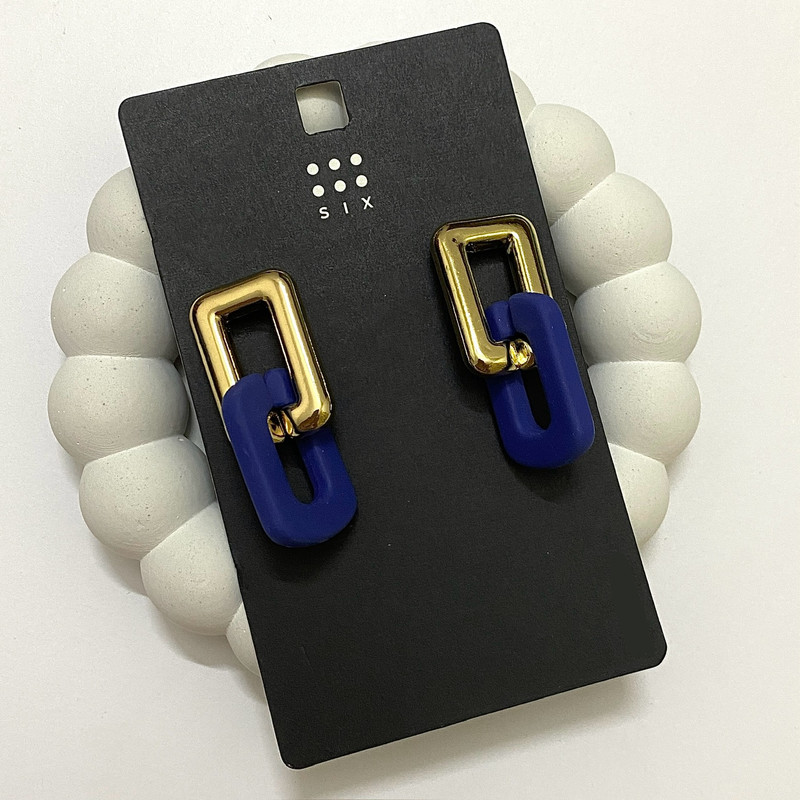 گوشواره زنانه سیکس مدل پاستیلی و زنجیری گوشواره زنانه سیکس مدل پاستیلی و زنجیری