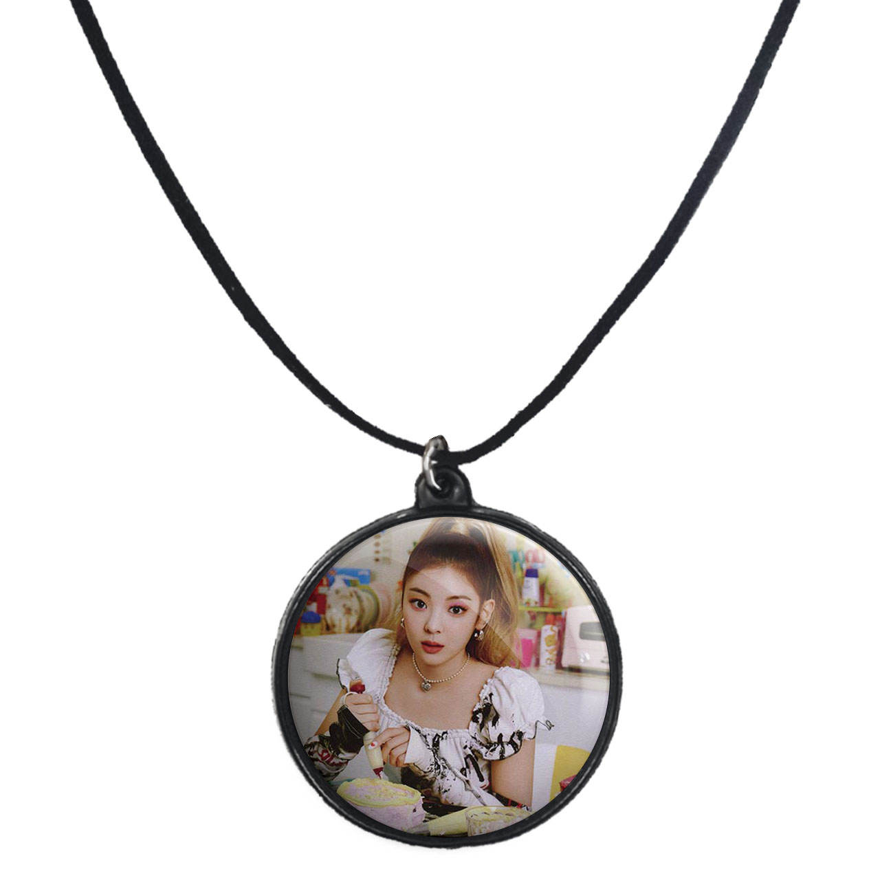 گردنبند پرمانه طرح گروه موسیقی ایتزی کد pmb.13266 مدل دو طرفه