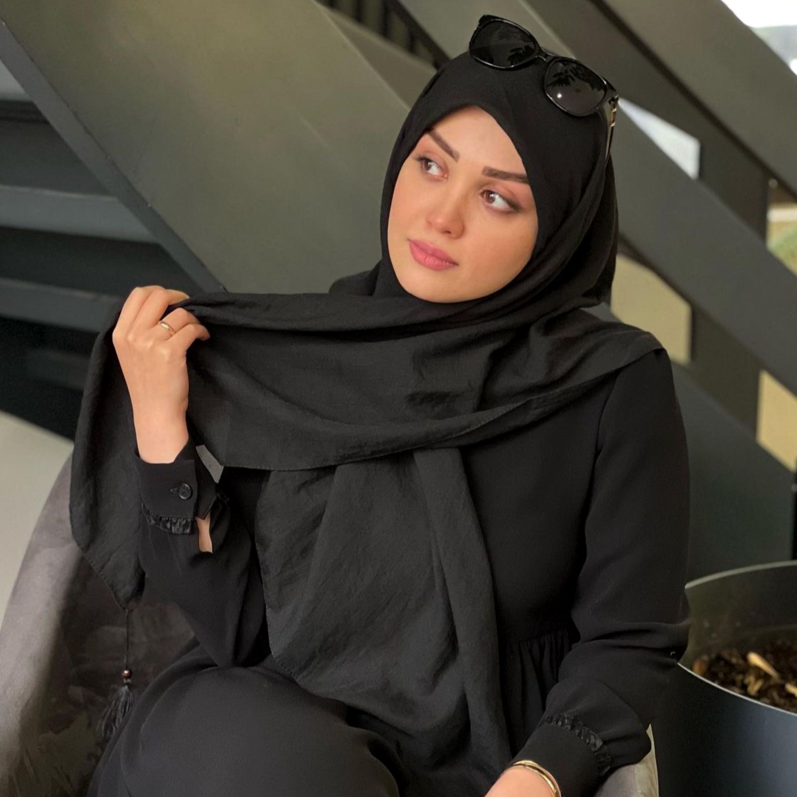 روسری زنانه مدل نخی ساده قواره 140 منگوله دار کد ana-4097 -  - 3