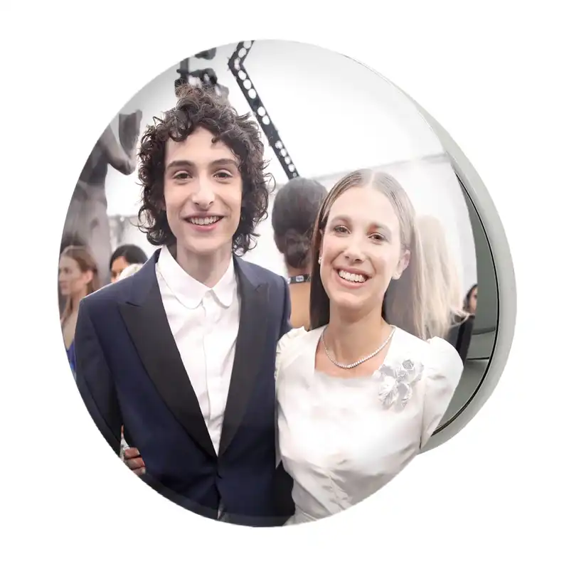 آینه جیبی خندالو طرح میلی و فین سریال استرنجر تینگز Stranger Things مدل تاشو کد 19343