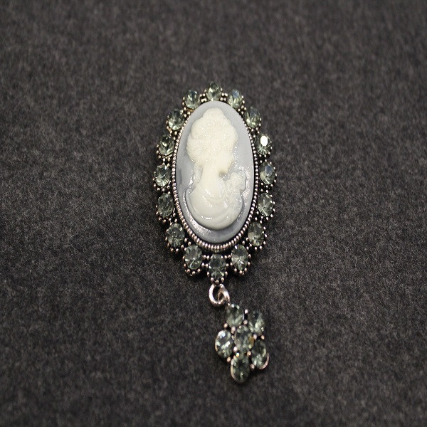 گل سینه زنانه کد Ki 0210 گل سینه زنانه کد Ki 0210