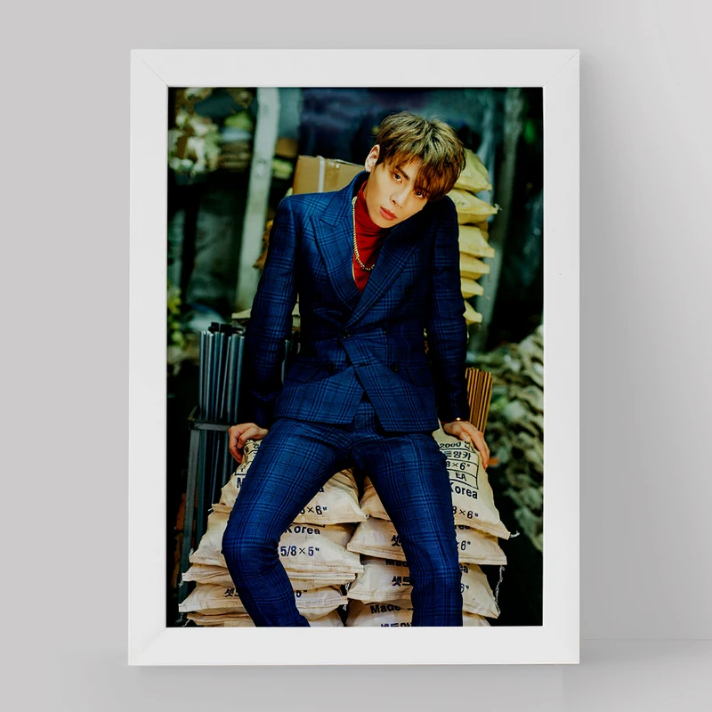 تابلو خندالو مدل جونگهیون گروه شاینی کد 12358