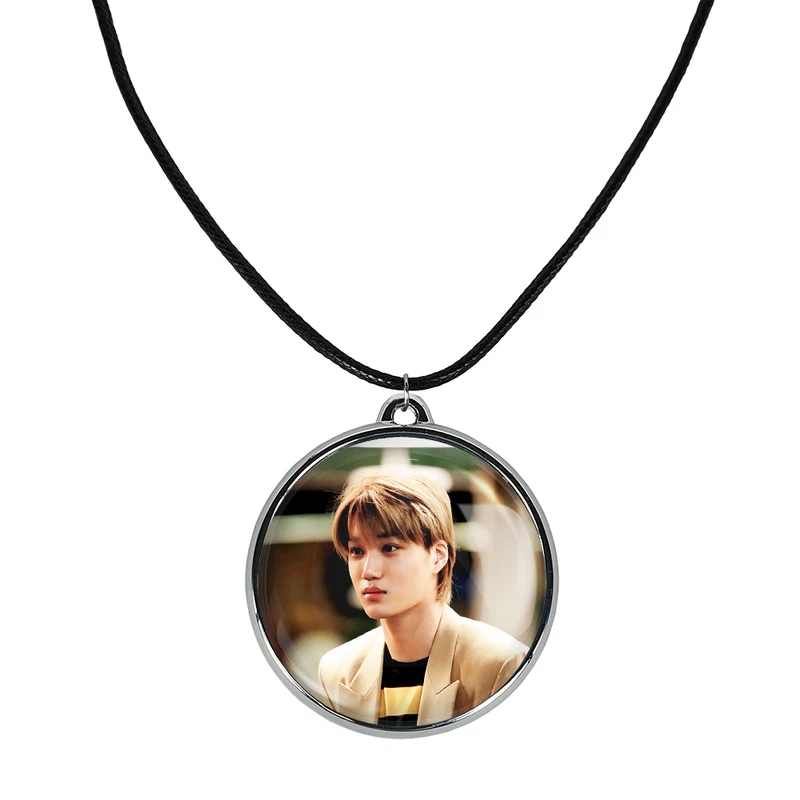 گردنبند خندالو مدل کای گروه اکسو EXO کد 1338813389