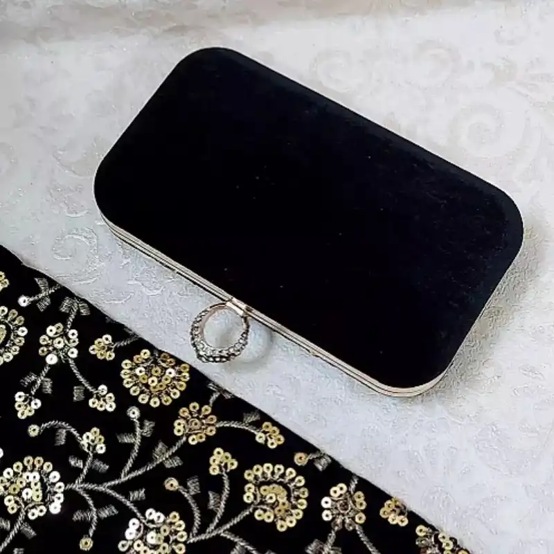 کیف زنانه مدل کلاچ مخمل سوزندوزی شده