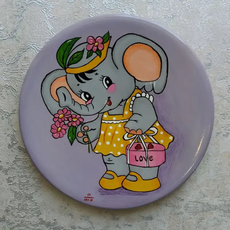 بشقاب دیوارکوب سفالی طرح کودکانه مدل فیل کوچولو