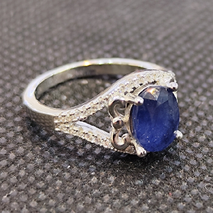 انگشتر نقره زنانه مدل سنگ یاقوت کبود آفریقایی کد 357 انگشتر نقره زنانه مدل سنگ یاقوت کبود آفریقایی کد 357