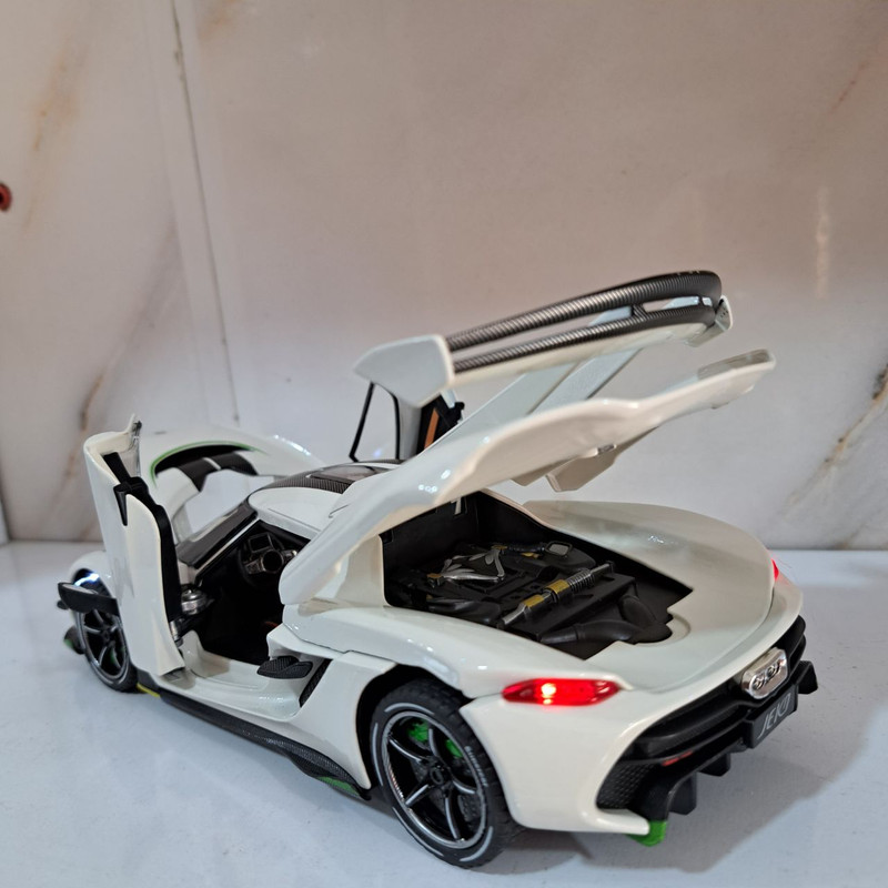 ماکت ماشین مدل کونیگزگ جسکو