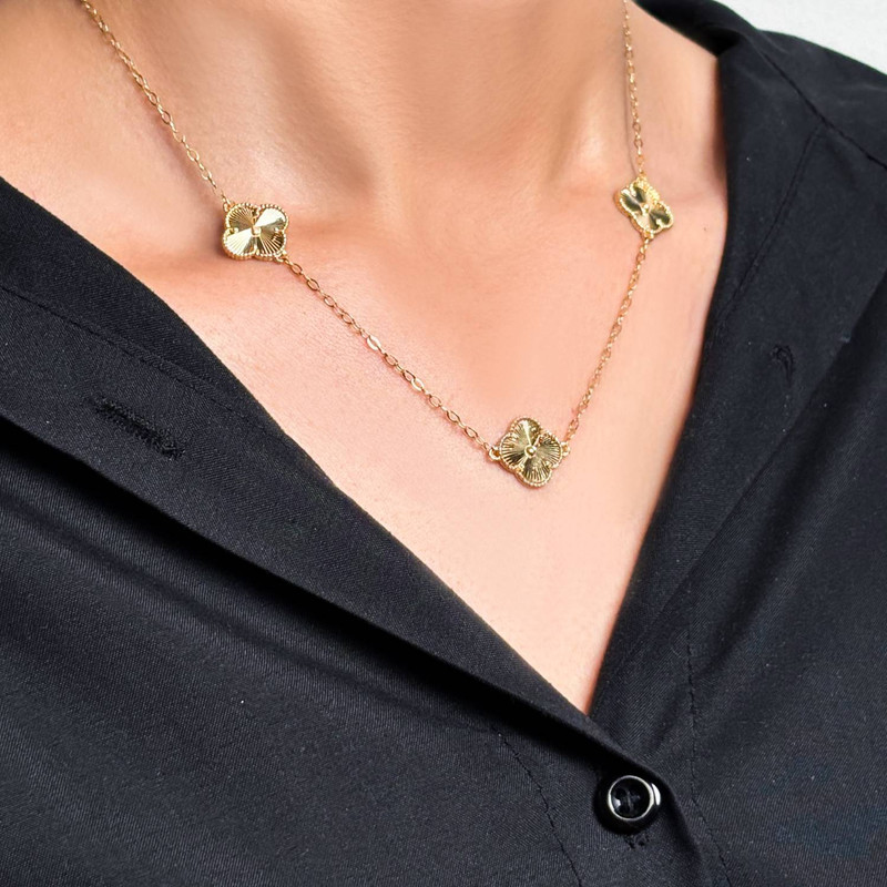 گردنبند طلا کم اجرت 18 عیار زنانه با زنجیر حلقه‌ای (فلامینگو) ناریا مدل ونکلیف سه گل کد MO-15 