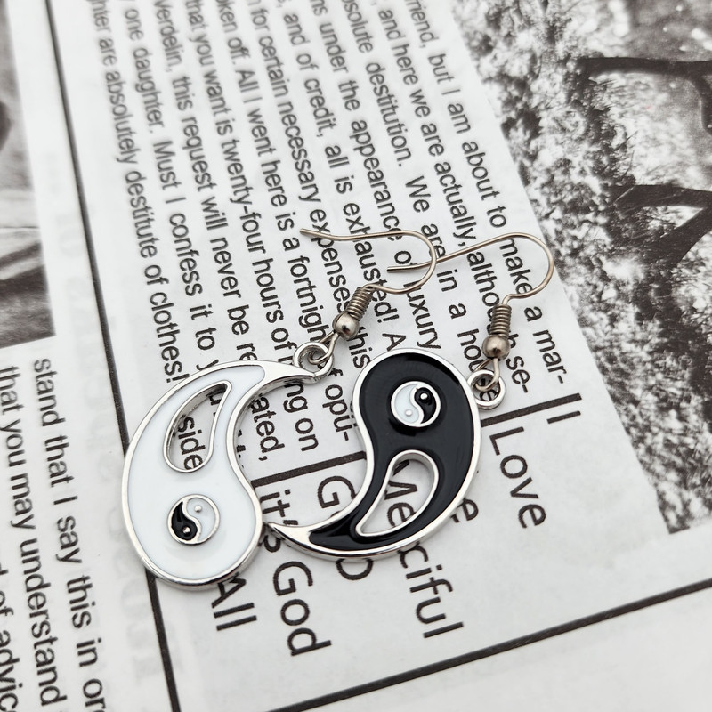 گوشواره زنانه مدل دوستی کارما طرح یین یانگ